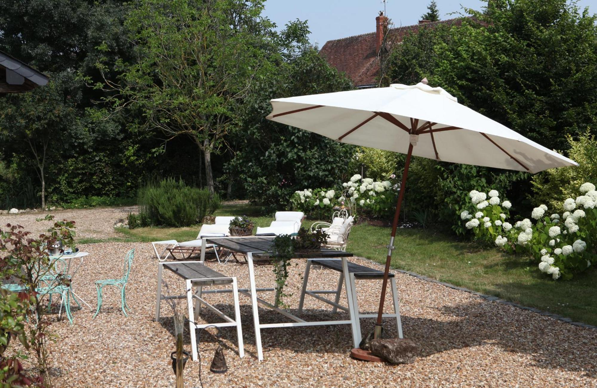 Une Maison, Un Jardin Berthenay Exterior foto