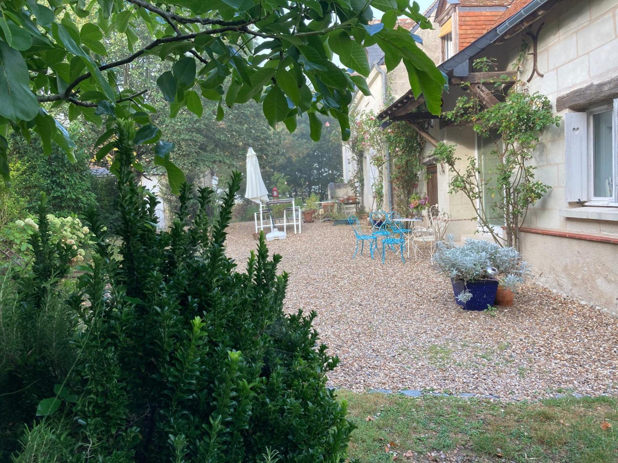 Une Maison, Un Jardin Berthenay Exterior foto